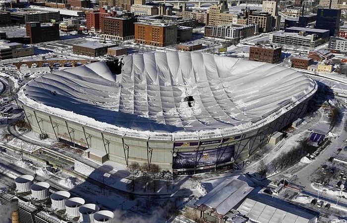 Обрушение крыши стадиона в Миннеаполисе (11 фото + видео)
