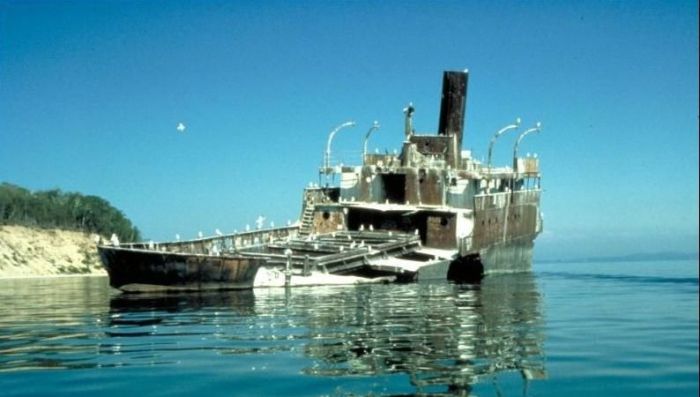 Заброшенные и пострадавшие корабли (67 фото)