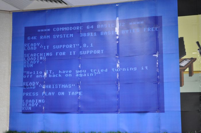 Программистов попросили украсить офис (18 фото)