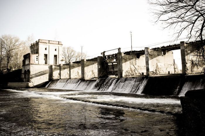 Заброшенная Лыковская ГЭС (31 фото)