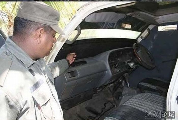 Сомалийский бронированный автомобиль (7 фото)