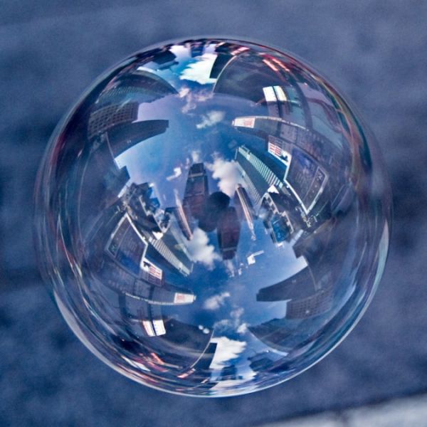 Известные места в отражении мыльных пузырей (10 фото)