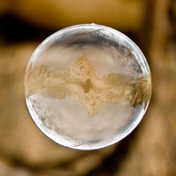 Известные места в отражении мыльных пузырей (10 фото)