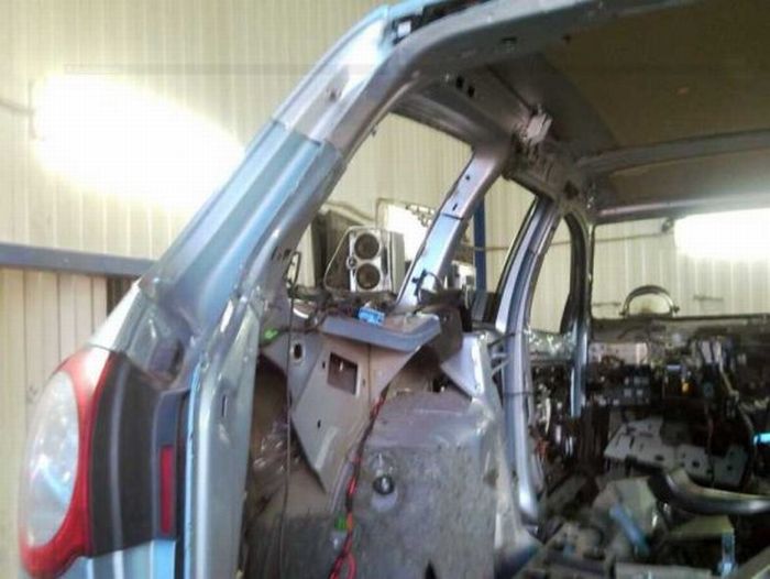 Из разбитой машины в новенькую иномарку (61 фото)