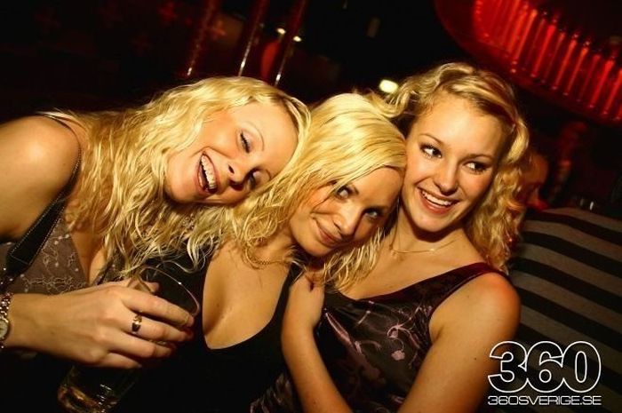Девушки из ночных клубов Швеции (35 фото)