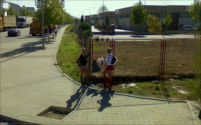 Интересные кадры, найденные на Google Street View (58 фото)