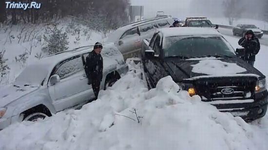 Удивительная поза машины после аварии (3.2 мб)