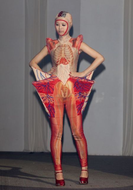 Платья для любителей анатомии (5 фото)