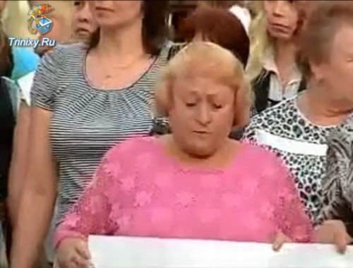 Потеряла зуб во время демонстрации (1.1 мб)