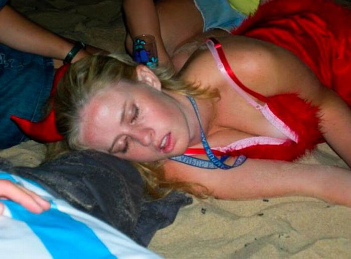 Passed Out Drunk College Girls Nude