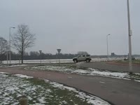 Как Hummer ездит через перекресток (1.9 мб)