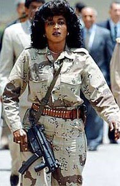 Муаммар Каддафи и его женщины-телохранители (38 фото)