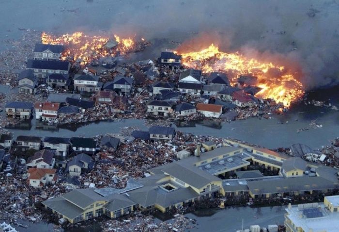 Последствия землетрясения в Японии (238 фото, разбито на две страницы)