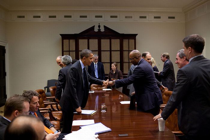Как здоровается Обама (10 фото)