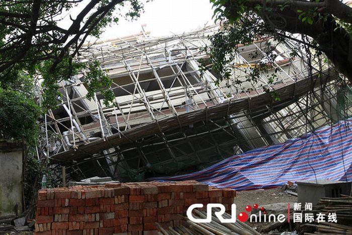 Китайские строители сэкономили на арматуре (13 фото)