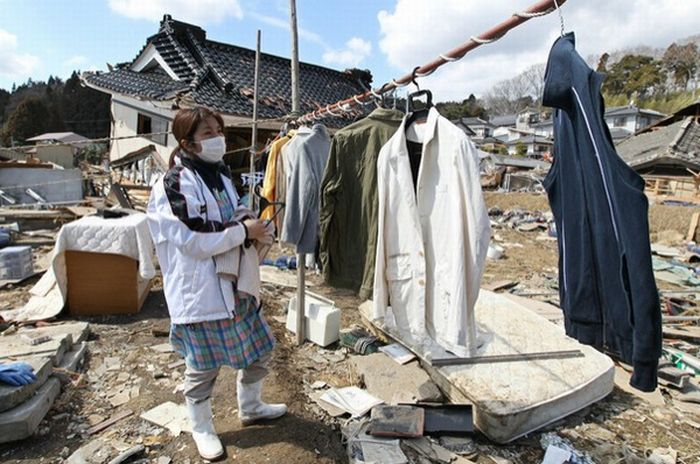 Япония месяц спустя после катастрофы (85 фото)
