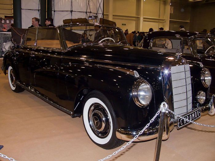 Выставка старых автомобилей (93 фото)