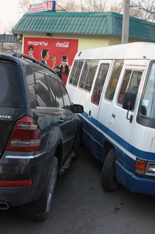 Крупное ДТП во Владивостоке. У автобуса отказали тормоза (45 фото)