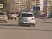 Чуть не сбил пешеходов (1.9 мб)