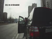 Наглый водитель устроил ДТП (1.8 мб)