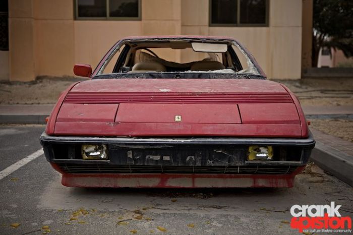 Брошенный Ferrari Mondial (12 фото)