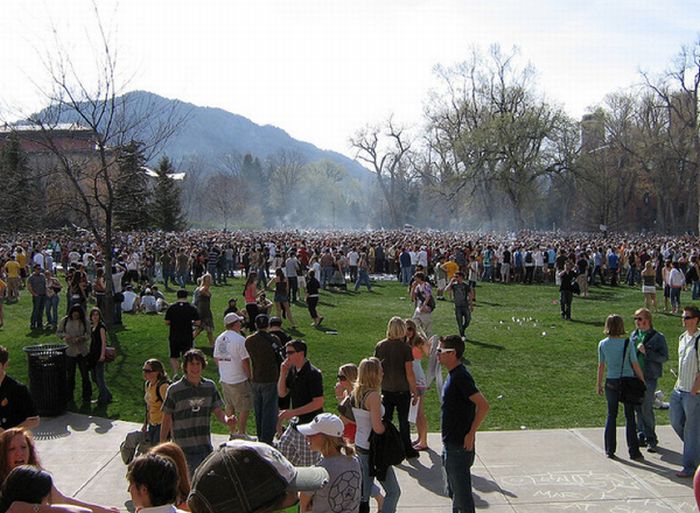 20 апреля в университете Колорадо (24 фото)