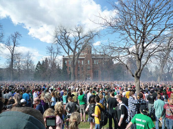 20 апреля в университете Колорадо (24 фото)
