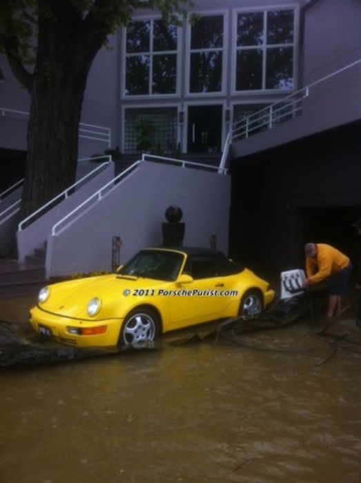 Как спасти дорогой автомобиль от наводнения (9 фото)