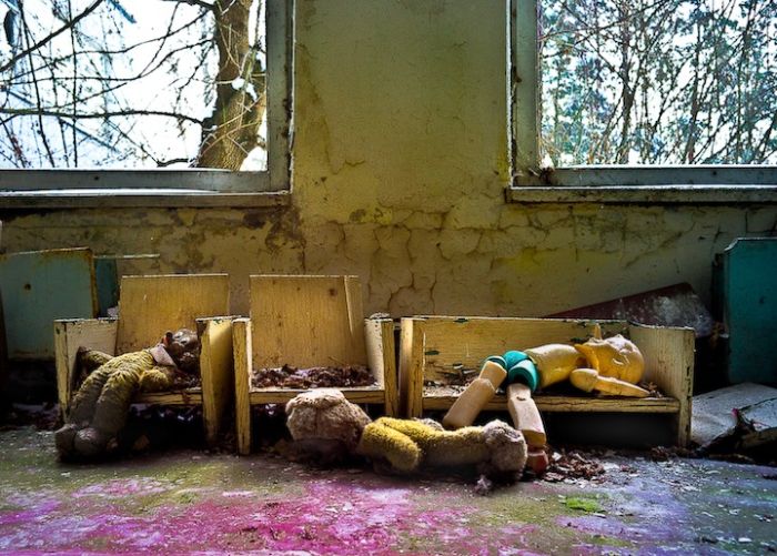 Детские игрушки мертвого города (17 фото)