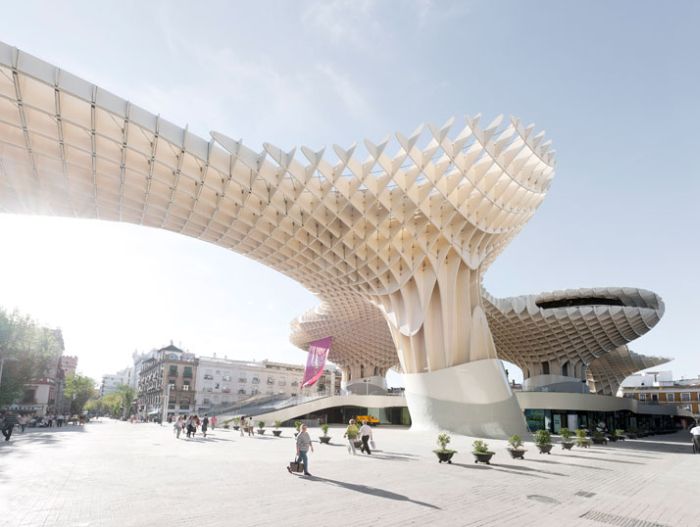 Самая большая деревянная скульптура в мире (17 фото)
