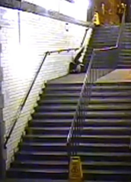 Падение с лестницы (8 фото + видео)