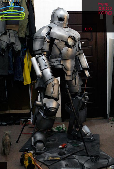 Очень реалистичный костюм Iron Man Mark I (62 фото + видео)