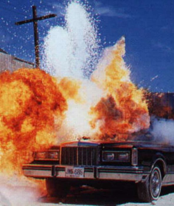Взрывы и автомобили (20 фото)