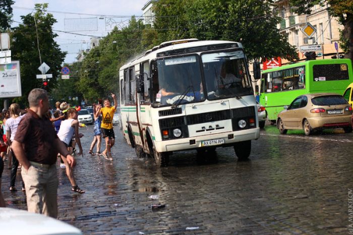 Водная битва в Харькове (38 фото)