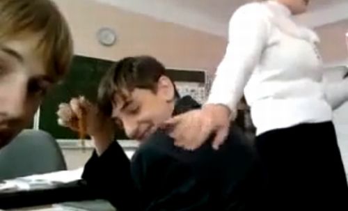 Учительница не скрывает своей симпатии к ученику (видео)