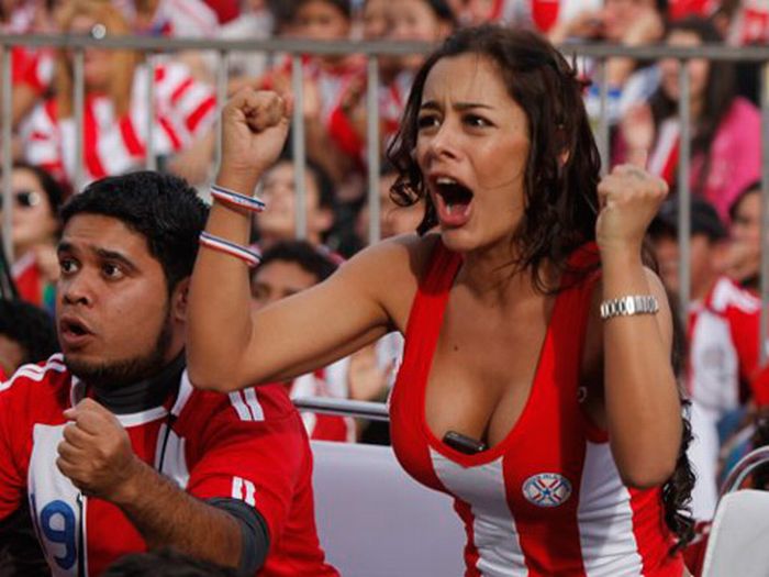 Футбольная фанатка из Парагвая, Ларисса Рикельме (22 фото)