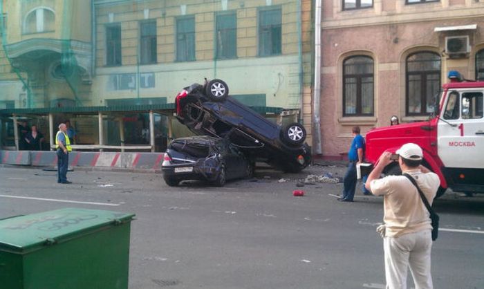 Гонки на улицах Москвы закончились аварией (9 фото + видео)
