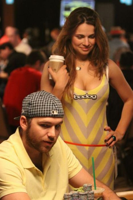 Девушки, которые любят покер (35 фото)