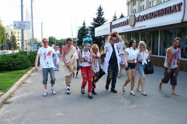 Шествие зомби в Харькове (73 фото)