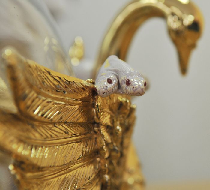 Двухголовая змея-альбинос (9 фото)