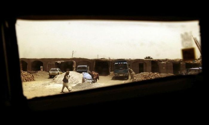 Афганистан через окно военного автомобиля (15 фото)