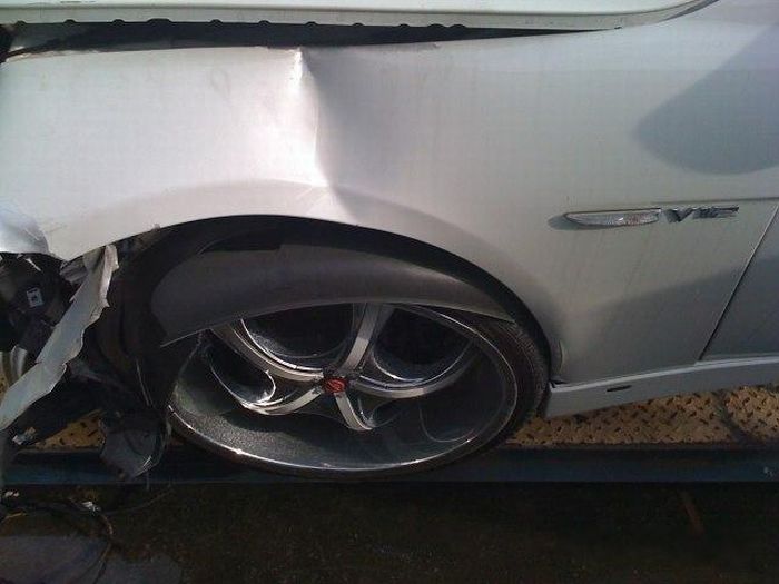 Возвращаем к жизни элитный BMW после аварии (21 фото)