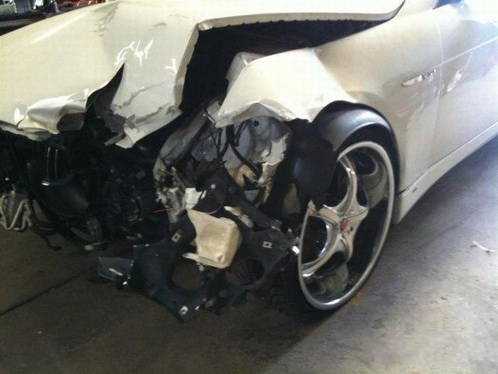 Возвращаем к жизни элитный BMW после аварии (21 фото)
