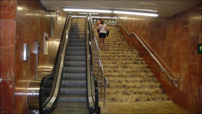 Затопленное метро в Барселоне (2 фото + видео)