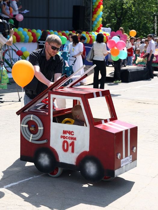 Как украсить детскую коляску на парад колясок. Как украсить детскую коляску на праздник