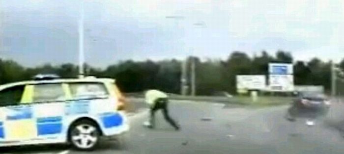 Непробиваемый полицейский (7 фото + видео)