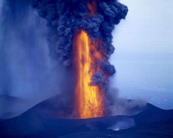 Оживший вулкан Этна (22 фото)