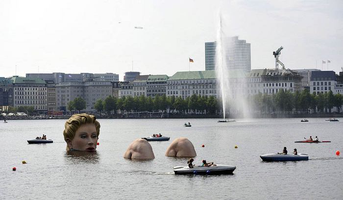 Огромная «Русалка» в Гамбурге (11 фото)