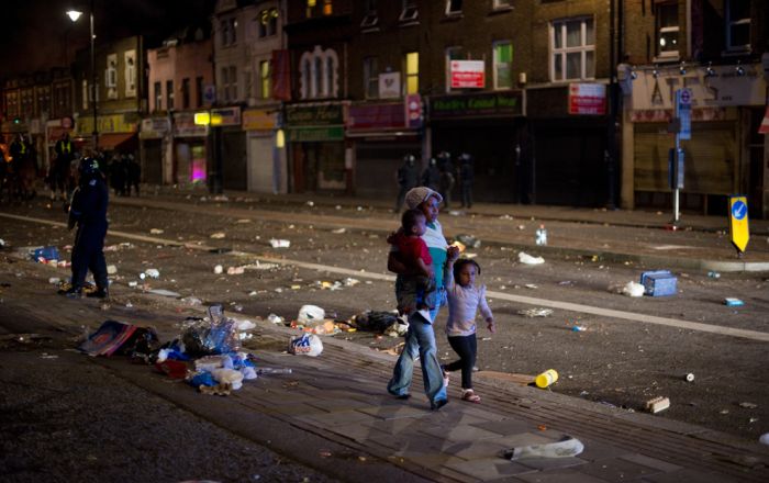 Лондонские беспорядки (26 фото)