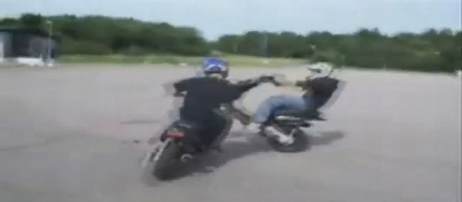 Неудачники на мопедах (видео)
